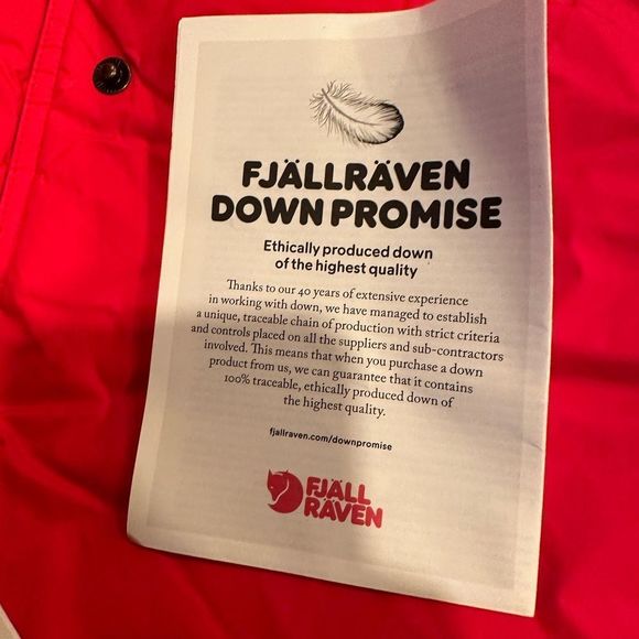 NWT never worn Fjall Raven expedition down women’s L red coat - Picture 14 of 16